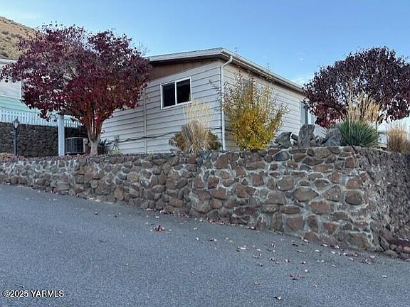 2nd image of 13 Leisure Hill Dr