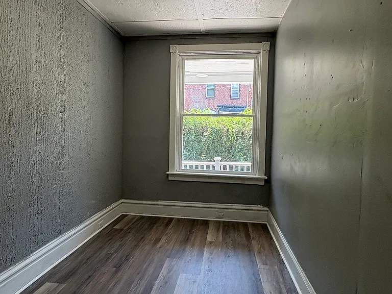 1716 Miller St — Photo 6
