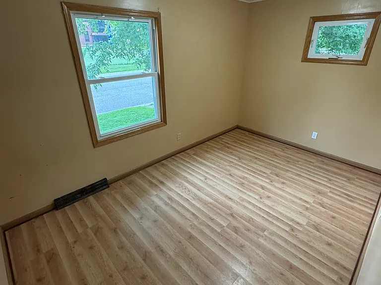 1424 Norwood St — Photo 3