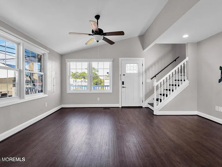 401 Spruce St — Photo 4