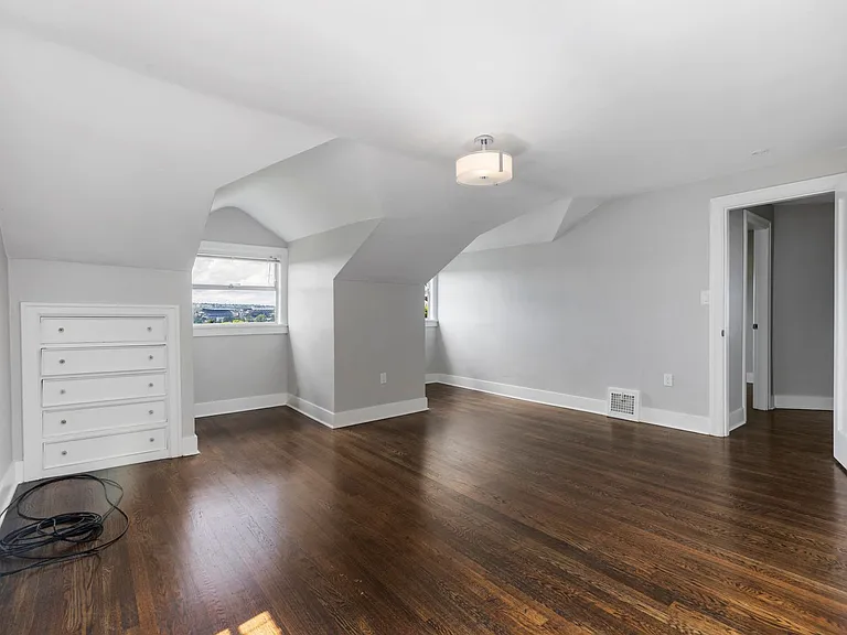 3814 46th Ave NE — Photo 19