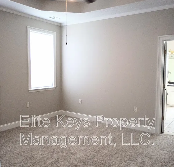 814 11th St — Photo 17