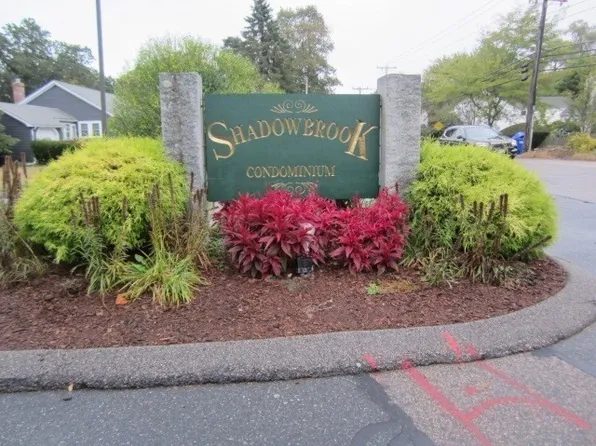 3 Shadowbrook Ln APT 14, Milford, MA 01757