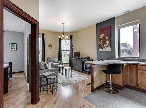 4th image of 641 W Grand Ave Ste 3F