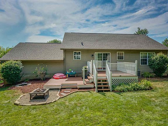 4th image of 53856 Marshall Dr E