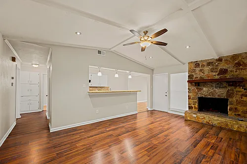 604 Mairo St Photo 1
