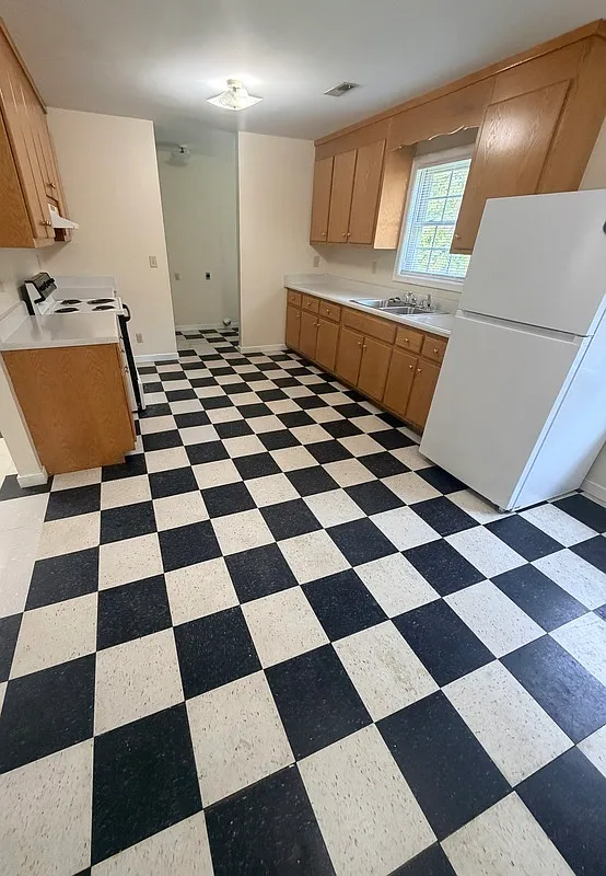 3 bed, 1.5 bath, 1056 sqft, $1,295 — Photo 4