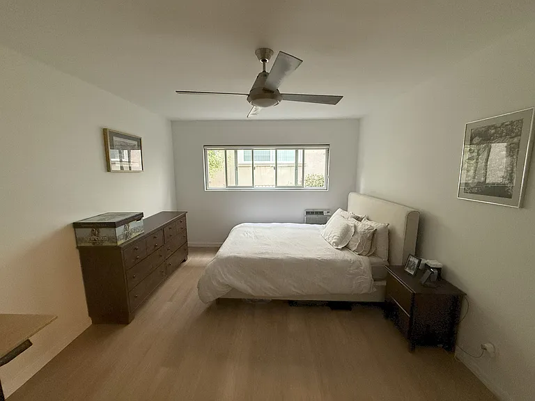 LARGE BEDROOM