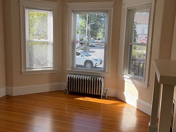 4th image of 160 Ocean St Floor 1
