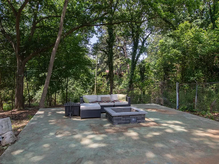 3332 Barfield Dr — Photo 3
