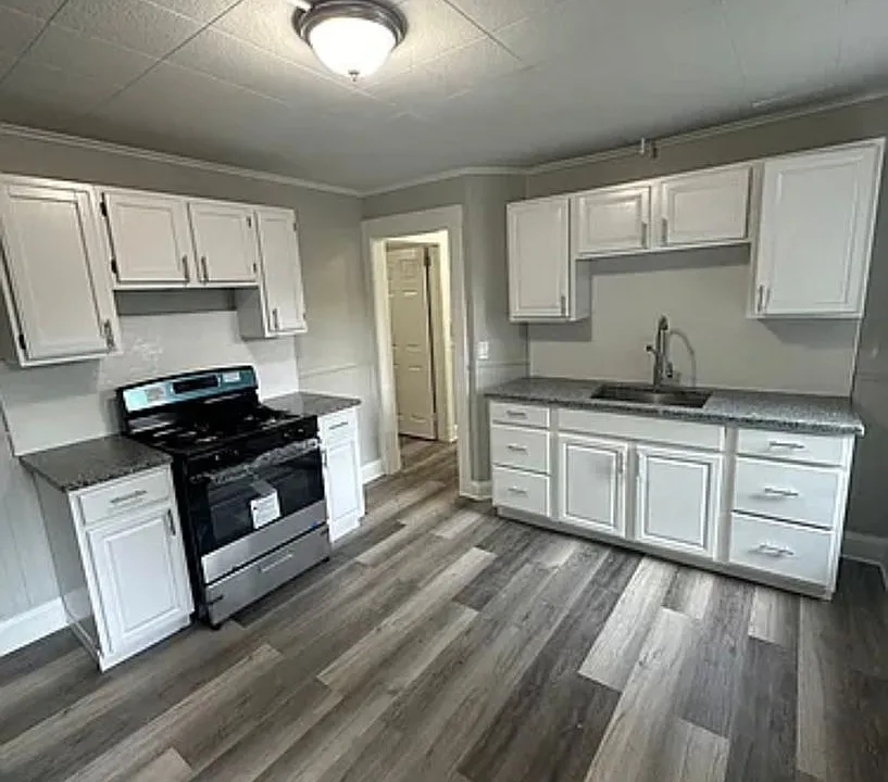 16-18 Woodbine St
