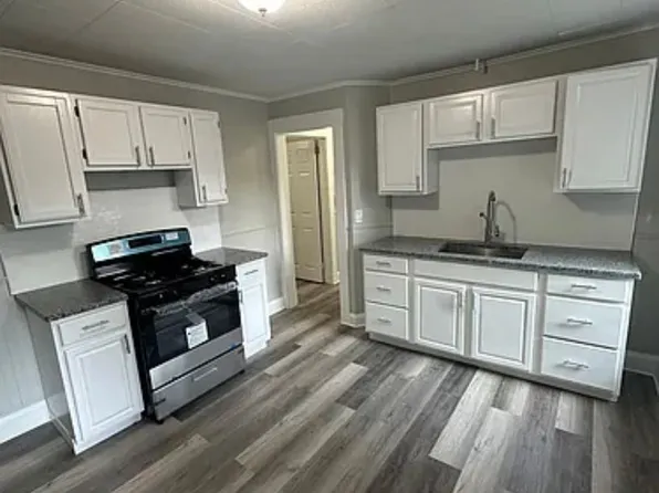 16-18 Woodbine Street, 16-18 Woodbine St #2, Bristol, CT 06010