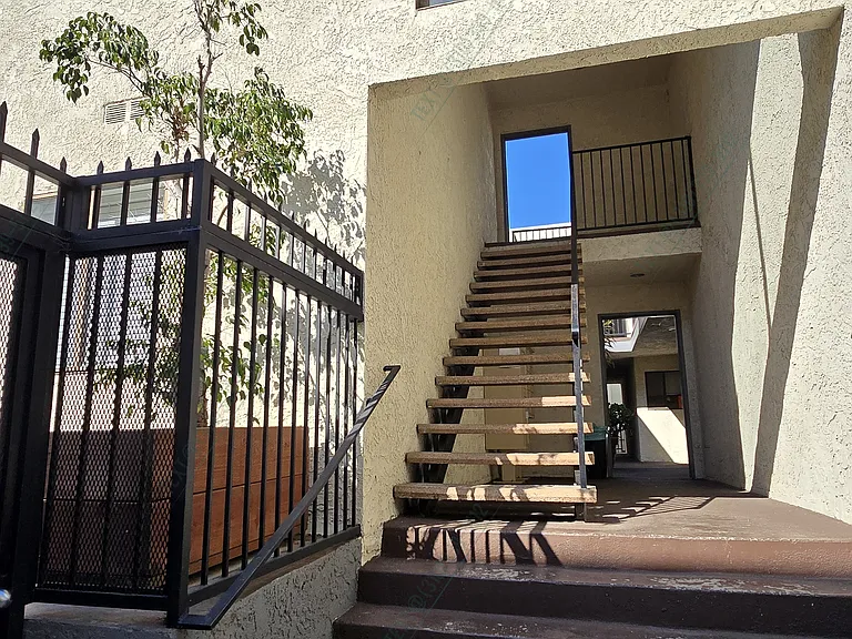 10758 Lawler St #7 — Photo 5
