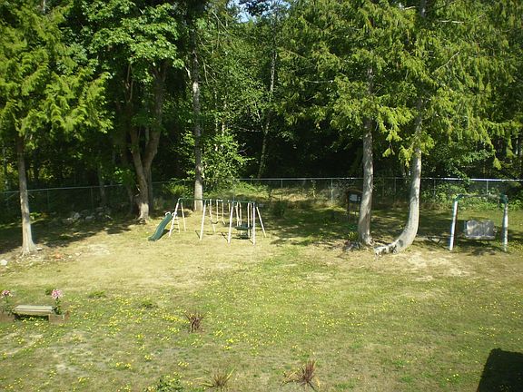 1+ Acre-Fenced yard+kennel