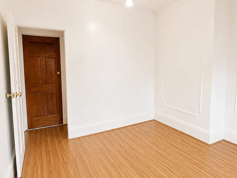 313 Onderdonk Ave #2B — Photo 7
