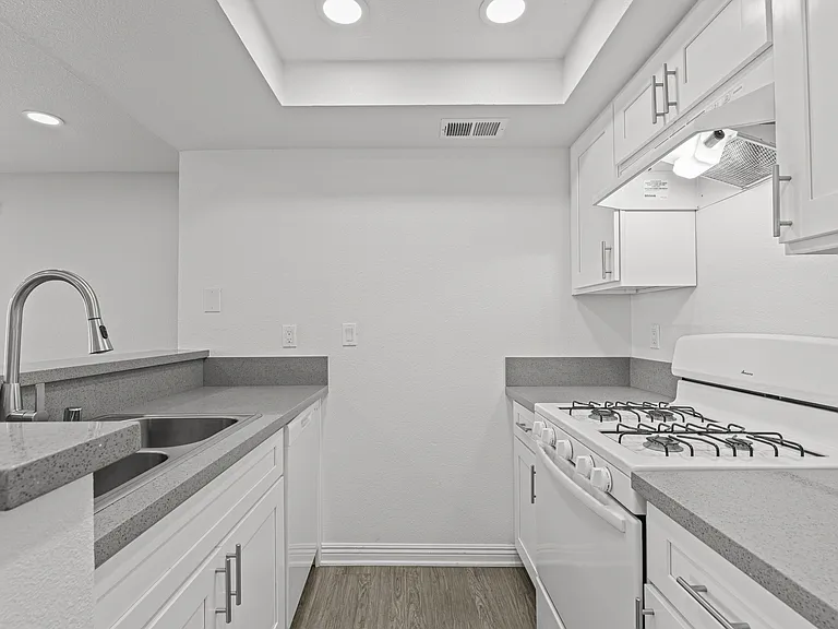 Cerro Vista Apartments — Photo 14