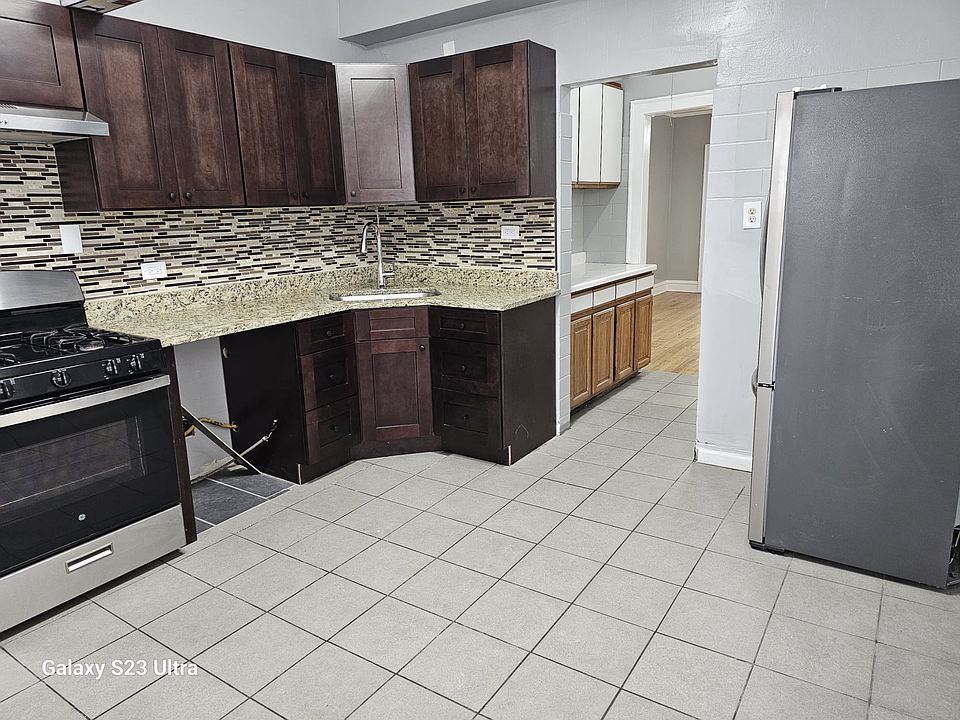 1st image of 6428 N Washtenaw Ave APT 2