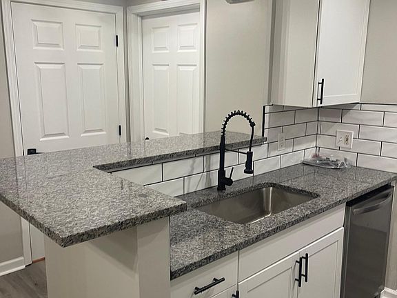 5th image of 14906 Lenox Dr #506