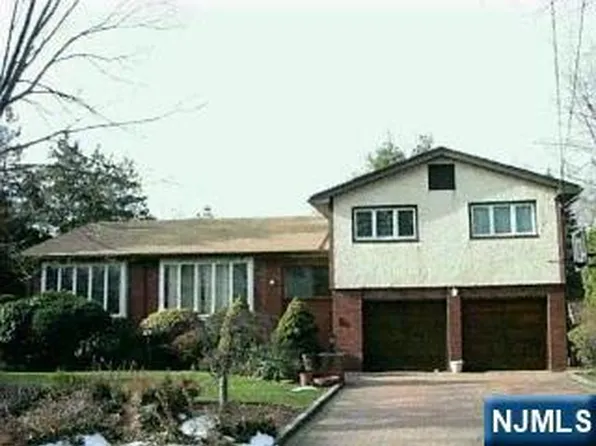 5 Berkshire Pl, Englewood Cliffs, NJ 07632