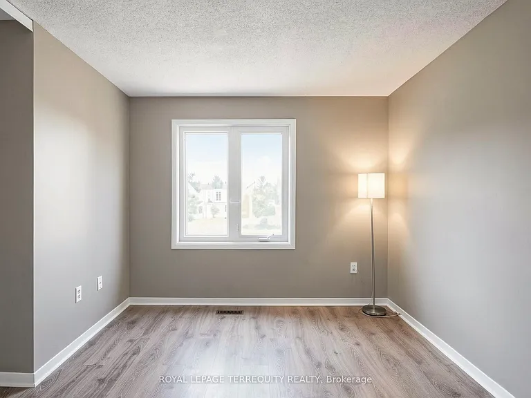 7 Yorkville Ct — Photo 33