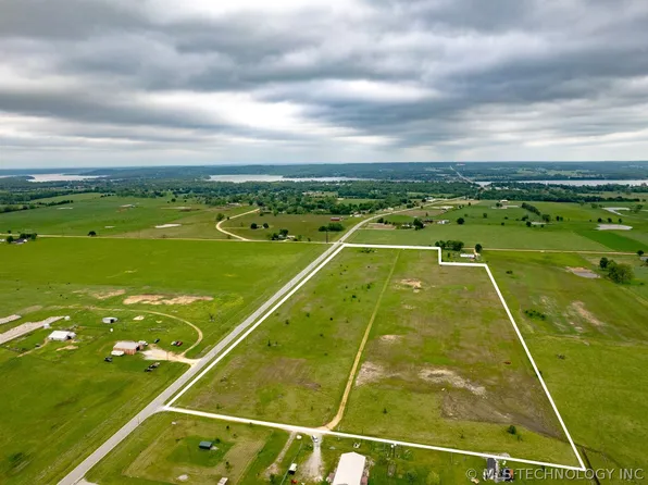 30 S Highway 10, Grove, OK 74344