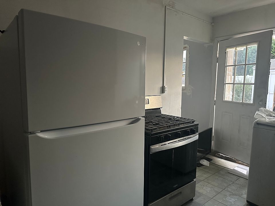 1st image of 4131 N Foxdale Ave