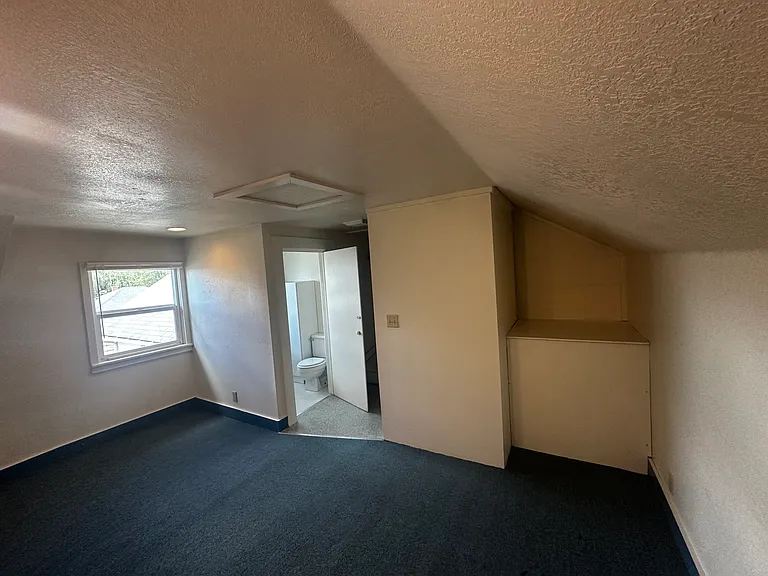 720 W 18th Ave #B — Photo 5