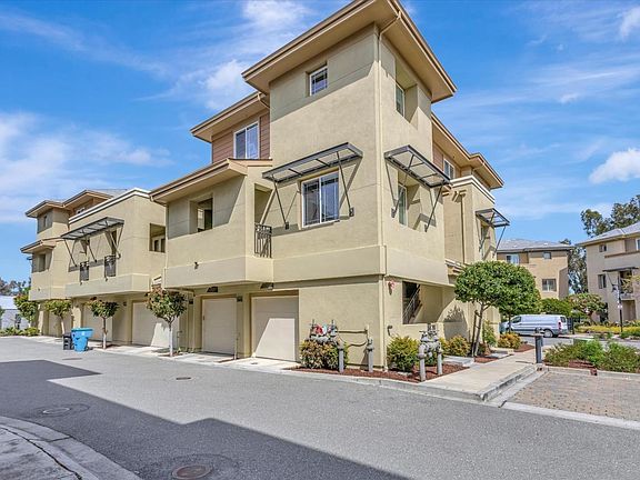 2nd image of 3751 Klamath Ln