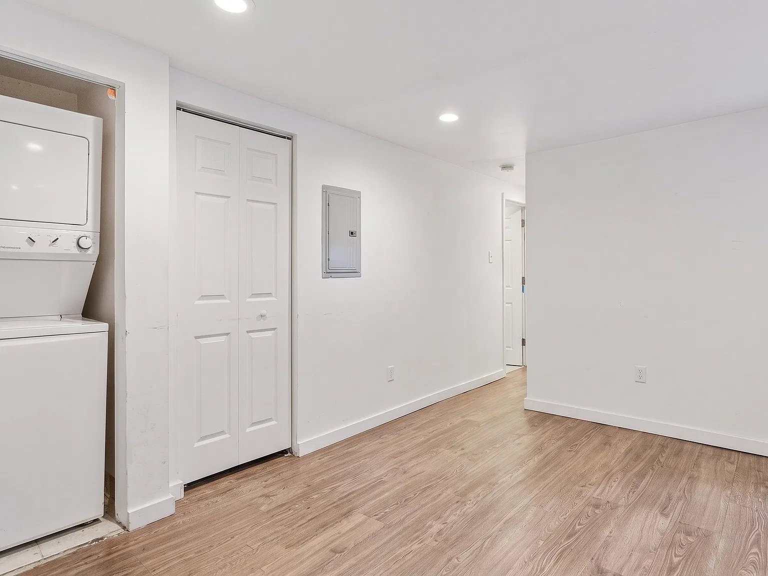 2 bed, 1.0 bath, 880 sqft, $1,100 — Photo 3