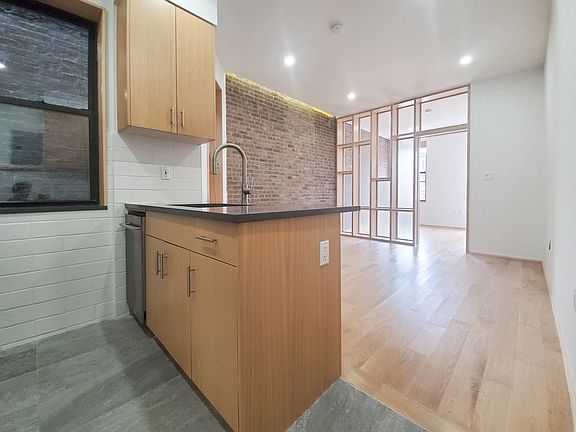 4th image of 212 Lafayette St APT 3A