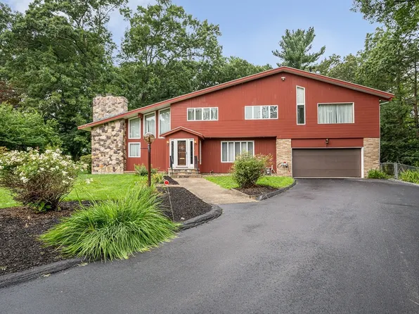 1 Hemlock Dr, Chelmsford, MA 01824