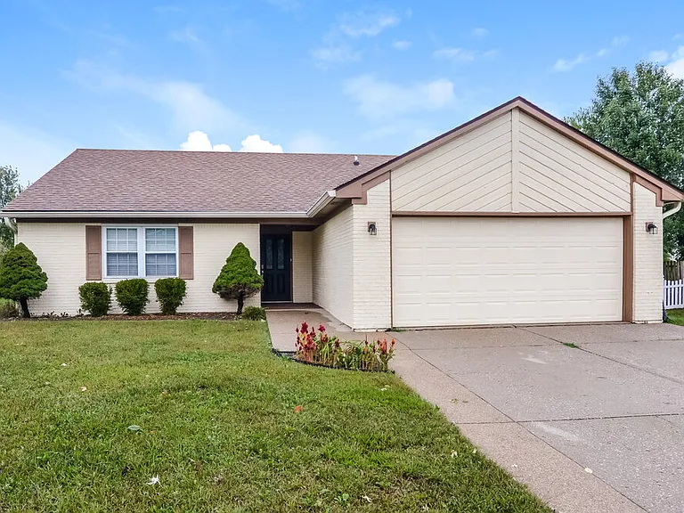 7352 Southern Lakes Dr — Photo 1
