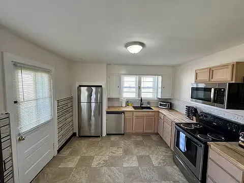 219 W Caracas Ave — Photo 9