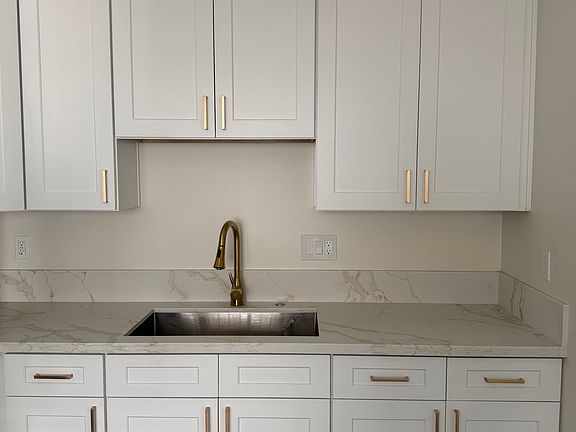 3rd image of 931 Grand Ave APT 3