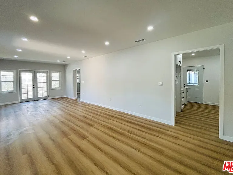 14726 Friar St — Photo 4