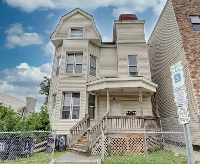 81 Auburn St #1B — Photo 1