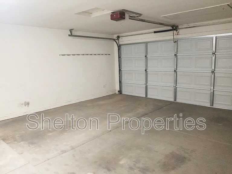 16105 W Hadley St — Photo 10
