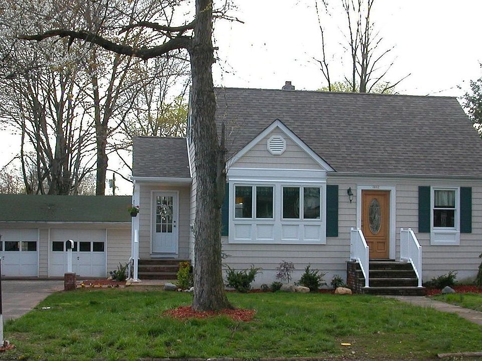  Like New !, CAC ! 3-4 BR 2 FB.21/2 Car Det Garage , I'm bigger than I look:)!