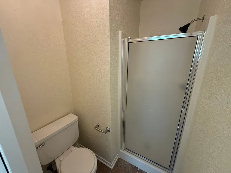1815 Diana Ln — Photo 32