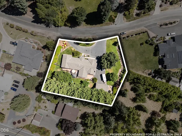 686 Towne St, Grants Pass, OR 97527