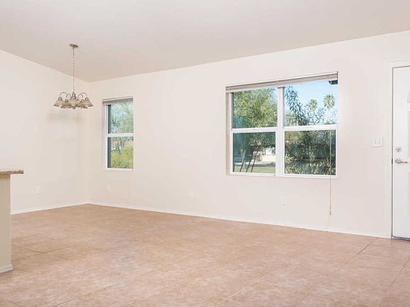 4th image of 909 N Montezuma Ave