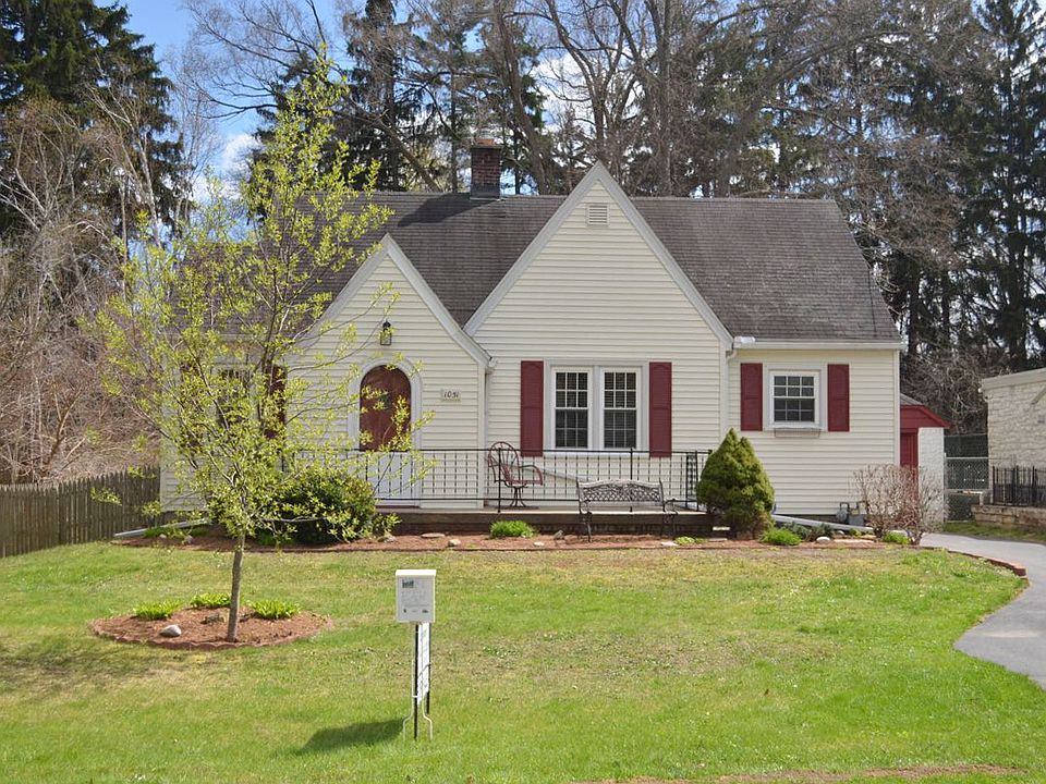 1st image of 1051 N Park Dr
