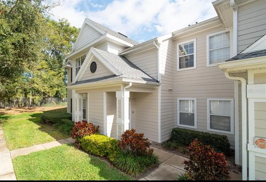 3 bed, 2.0 bath, 1453 sqft, $2,100 — Photo 1