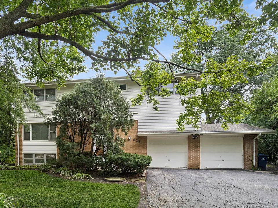 921 Wilmot Rd