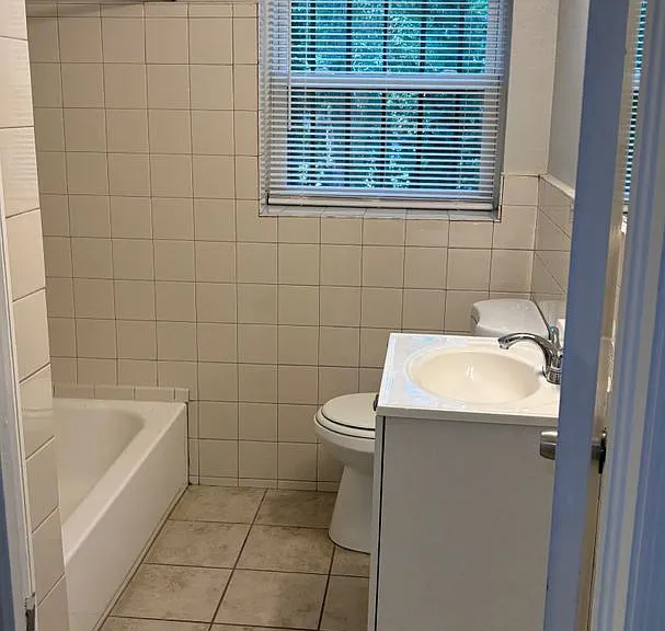 2059 Honeysuckle Ln SW #B — Photo 6