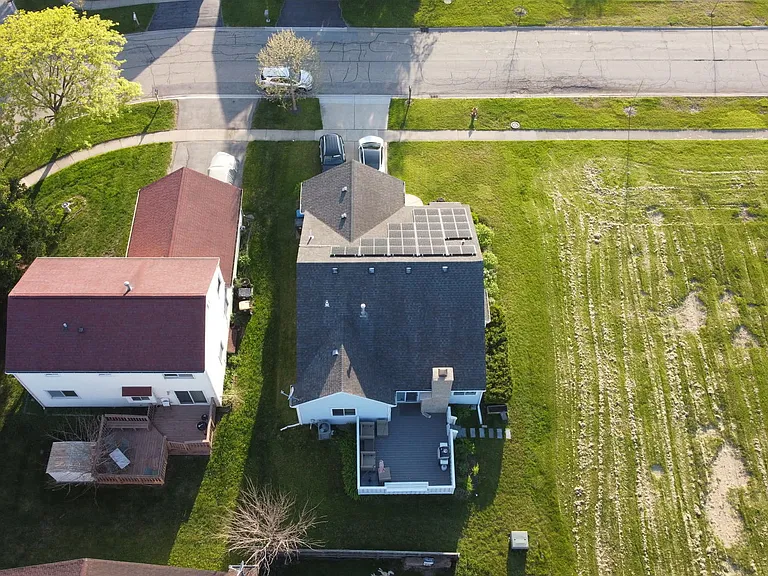1870 Grosse Pointe Cir — Photo 29
