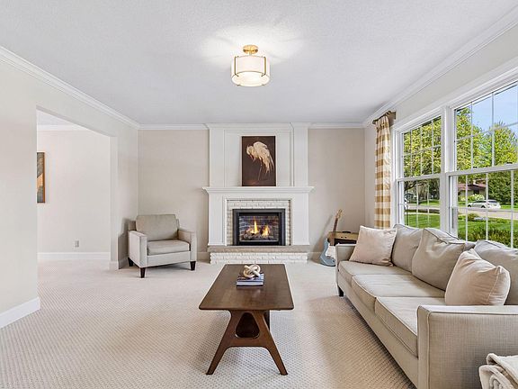 4th image of 2135 Shadyview Ln N