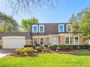 1890 Creekside Dr, Wheaton, IL 60189