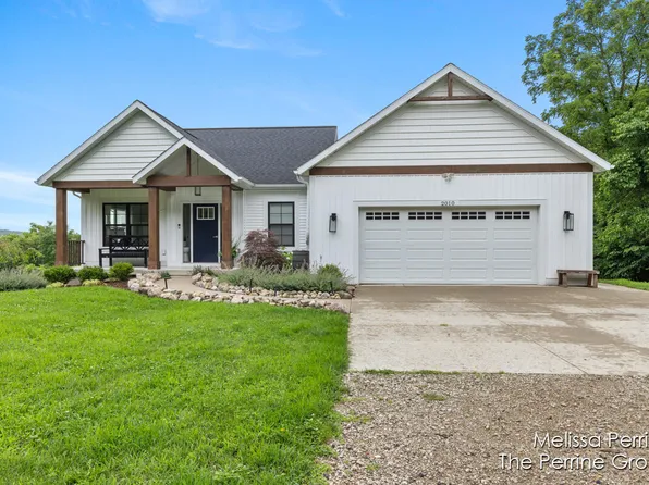 2010 Woodfern Dr SE, Lowell, MI 49331