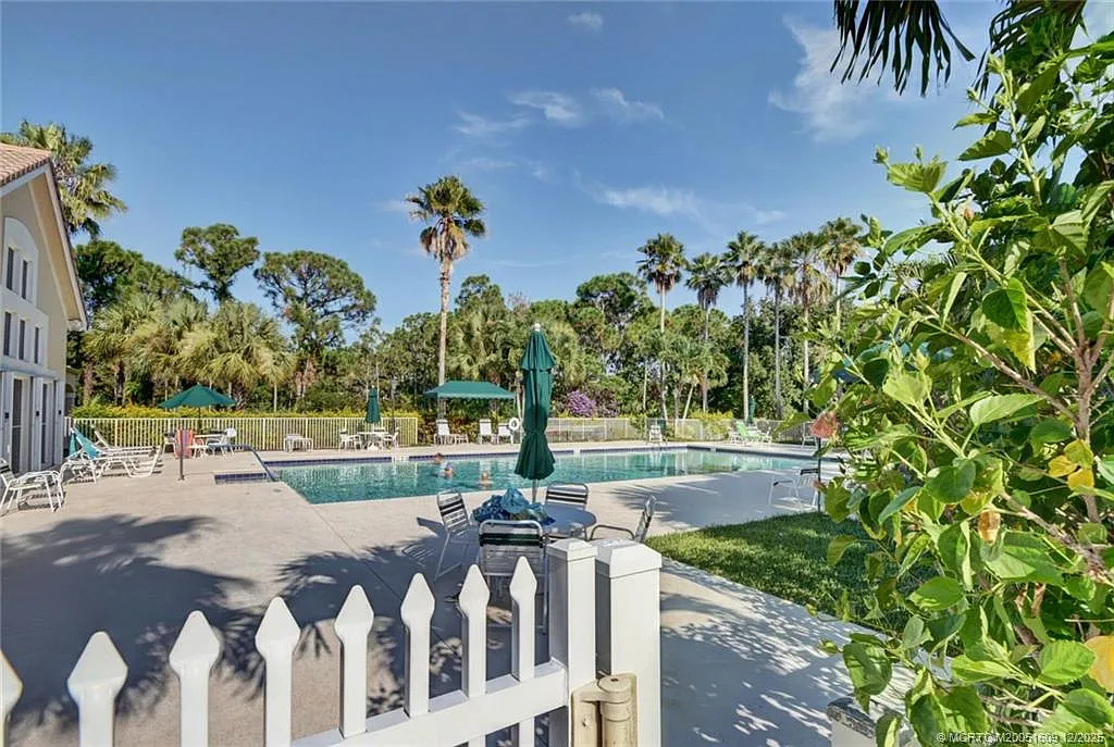 3 bed, 2.0 bath, 1541 sqft, $3,500 — Photo 2